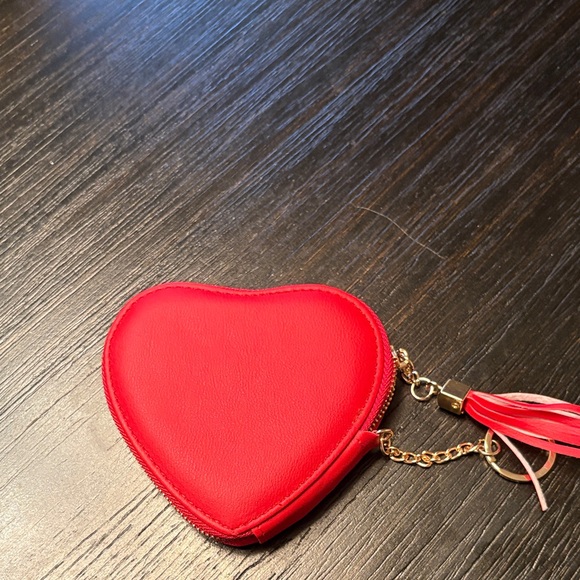 Red Heart-Shaped Keychain Wallet - Picture 3 of 3